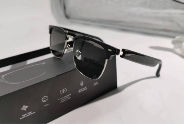 Remoo Smart Glass